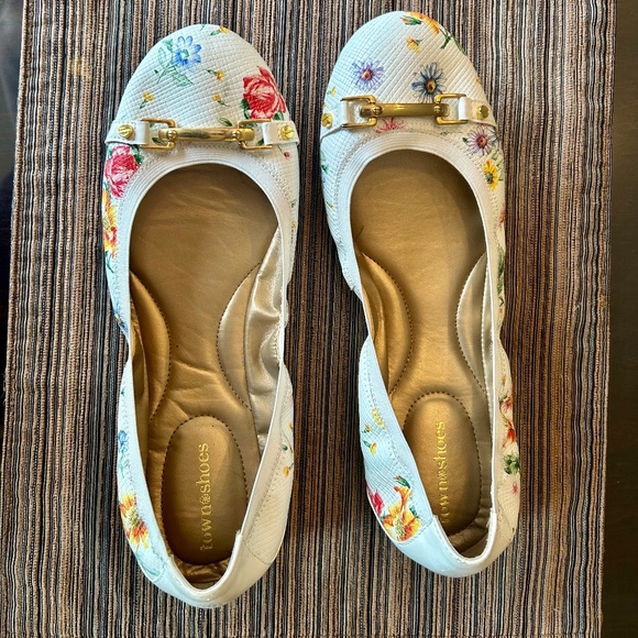 Town Shoes Floral Ballet Flats with Gold Buckle Size 10 - Picture 1 of 7